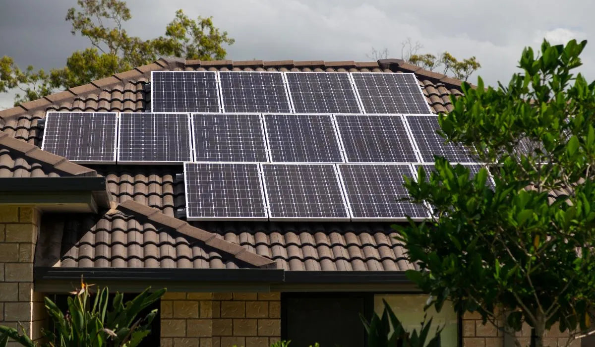 Running a Fridge on Solar Power: How Many Panels Are Enough?